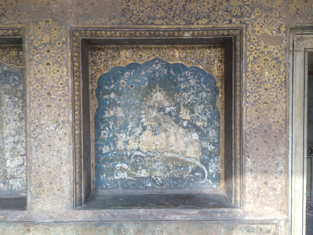 Unrestored fresco in Sheesh Mahal
